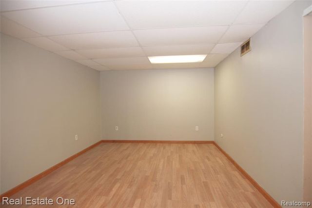 31119 Country Bluff, Farmington Hills, MI 48331