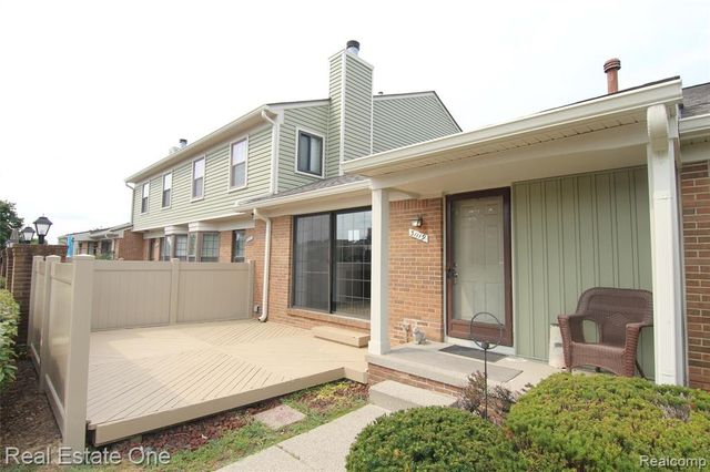 31119 Country Bluff, Farmington Hills, MI 48331