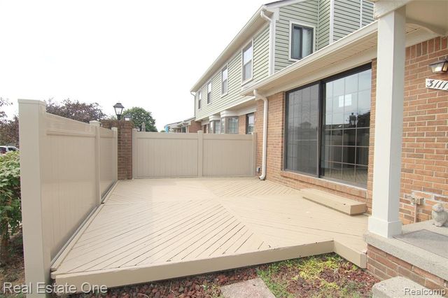 31119 Country Bluff, Farmington Hills, MI 48331