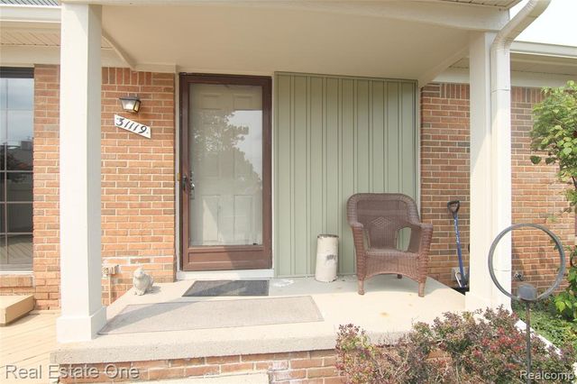 31119 Country Bluff, Farmington Hills, MI 48331