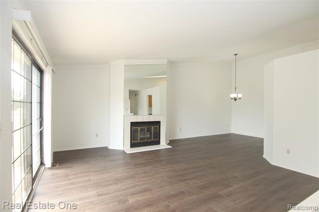 31119 Country Bluff, Farmington Hills, MI 48331