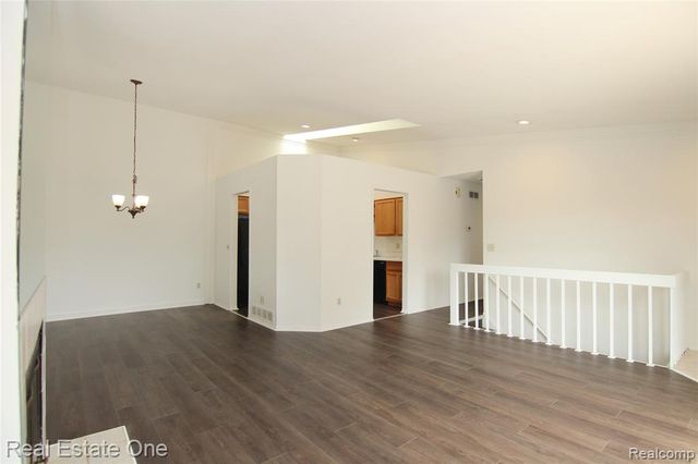 31119 Country Bluff, Farmington Hills, MI 48331