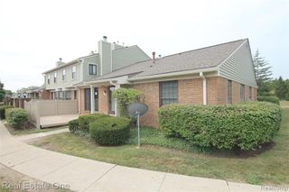31119 Country Bluff, Farmington Hills, MI 48331