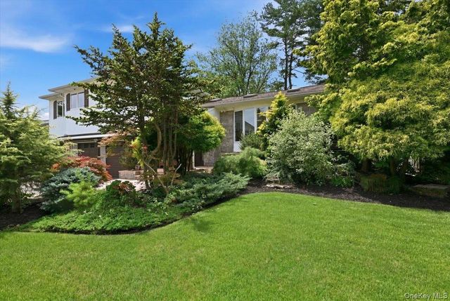 15 Seneca Place, Jericho, NY 11753