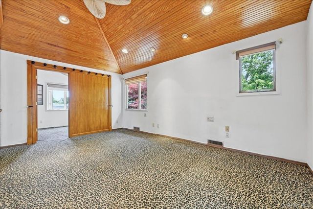 15 Seneca Place, Jericho, NY 11753