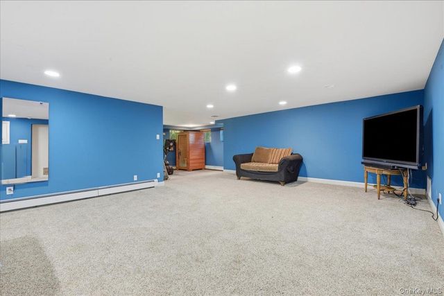 15 Seneca Place, Jericho, NY 11753