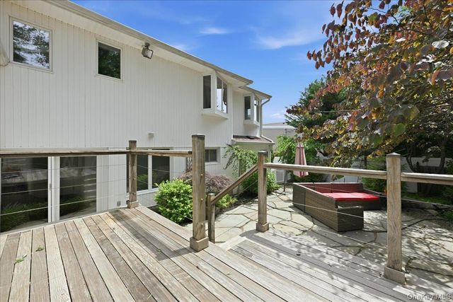 15 Seneca Place, Jericho, NY 11753