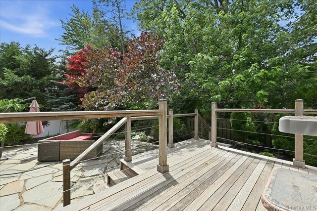 15 Seneca Place, Jericho, NY 11753
