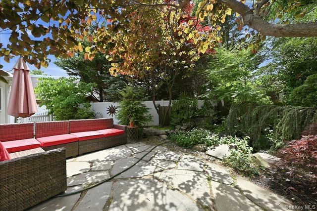 15 Seneca Place, Jericho, NY 11753