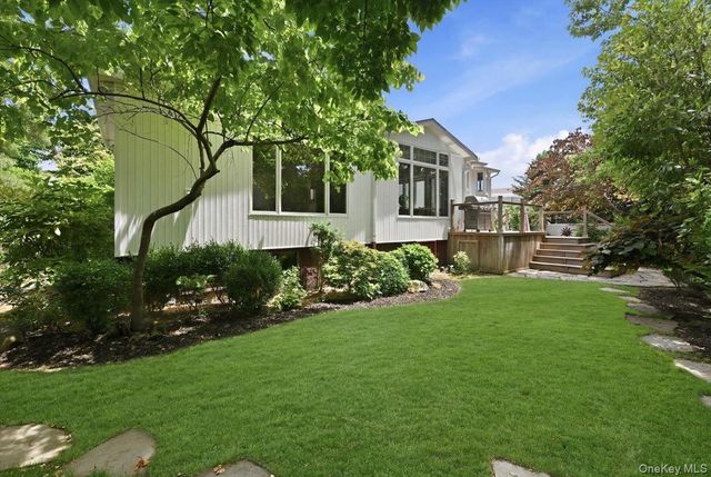15 Seneca Place, Jericho, NY 11753