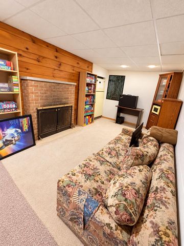 1765 Creston Street, Muskegon, MI 49445