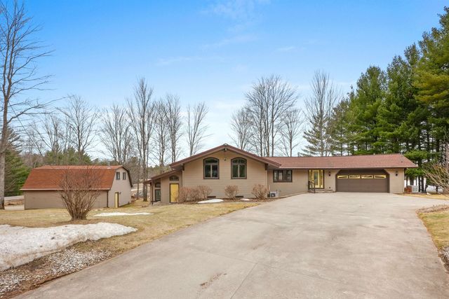 452 Gitchegumee Drive, Buckley, MI 49620