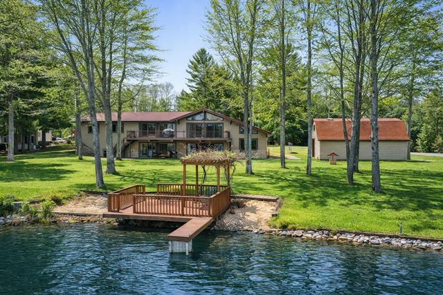 452 Gitchegumee Drive, Buckley, MI 49620