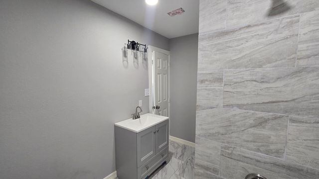 8654 Tilgham Street, Houston, TX 77029