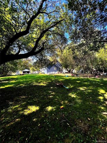 6030 Coe Drive, Update, MI 48423