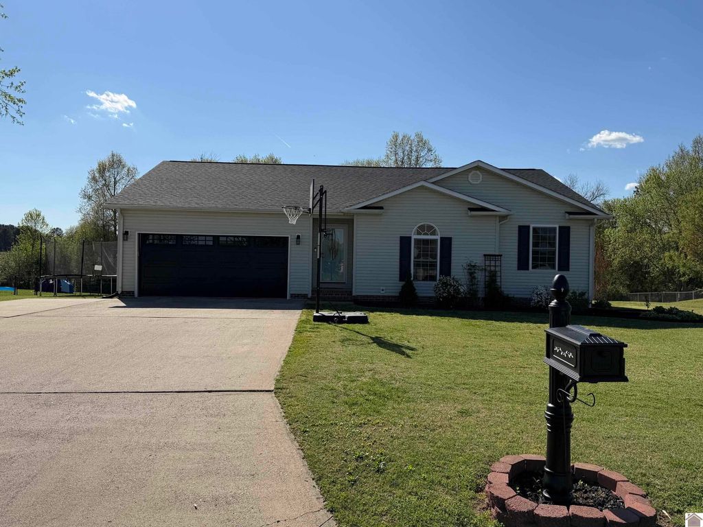 215 Dana Lane, Mayfield, KY 42066