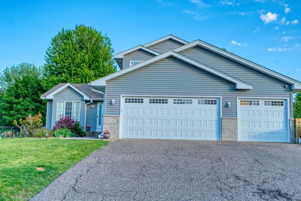 3803 Globe Flower Circle N, Brooklyn Park, MN 55443