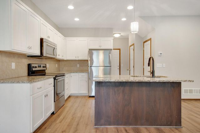 12284 River Valley Drive, Burnsville, MN 55337
