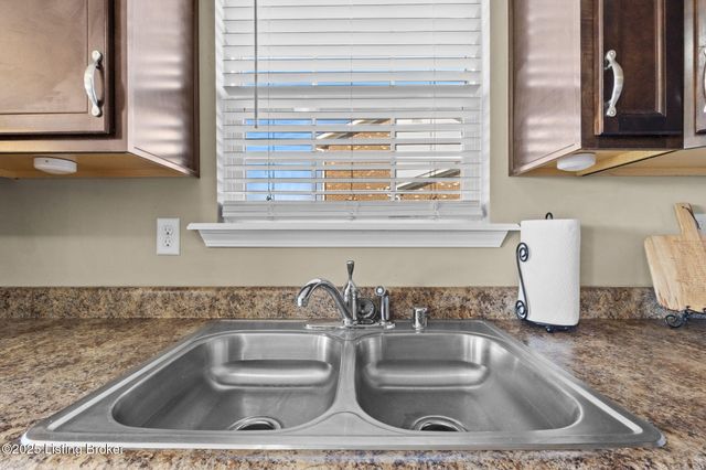 189 Magnolia Dr, Shepherdsville, KY 40165