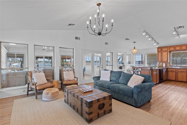 203 N Oak Acres Drive N, Malakoff, TX 75148