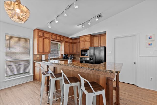 203 N Oak Acres Drive N, Malakoff, TX 75148