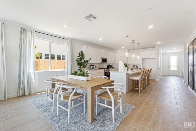 7306 Peach Grove Lane, Bakersfield, CA 93313