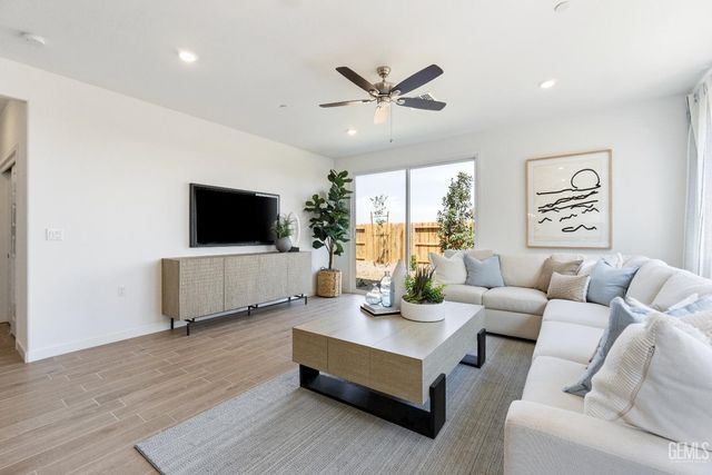 7306 Peach Grove Lane, Bakersfield, CA 93313