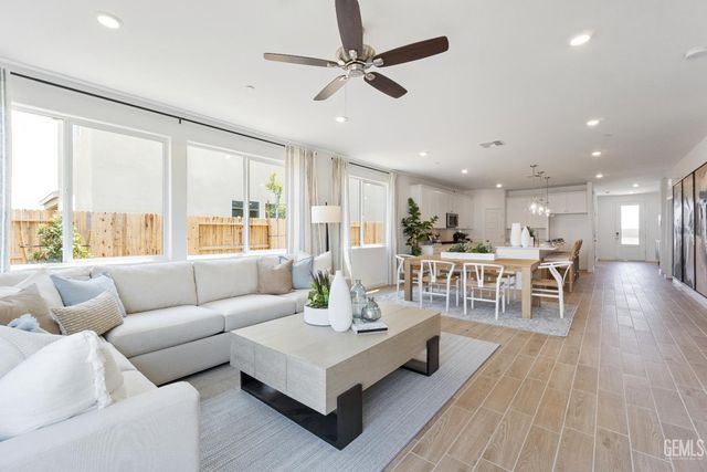 7306 Peach Grove Lane, Bakersfield, CA 93313