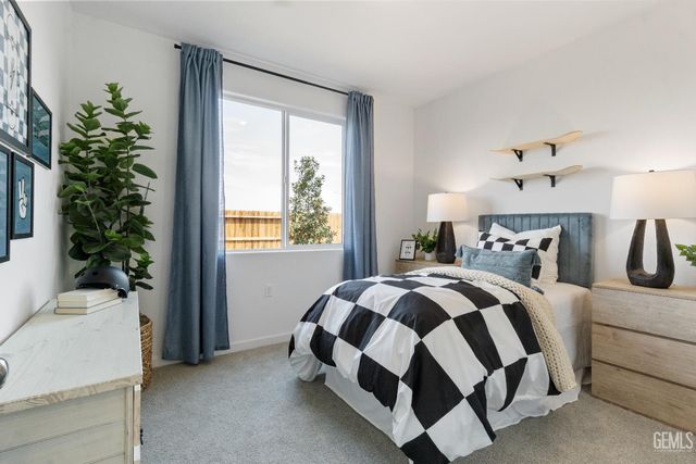 7306 Peach Grove Lane, Bakersfield, CA 93313