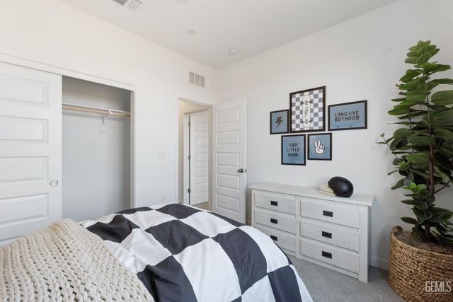 7306 Peach Grove Lane, Bakersfield, CA 93313