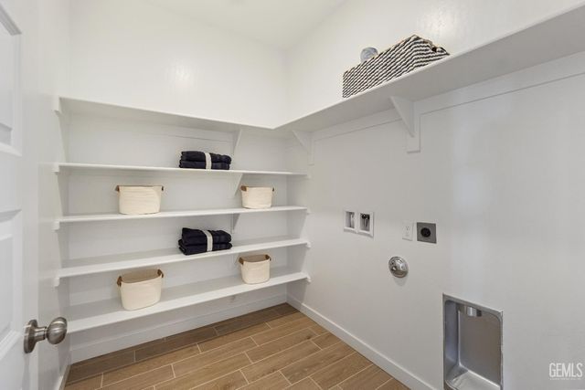 7306 Peach Grove Lane, Bakersfield, CA 93313