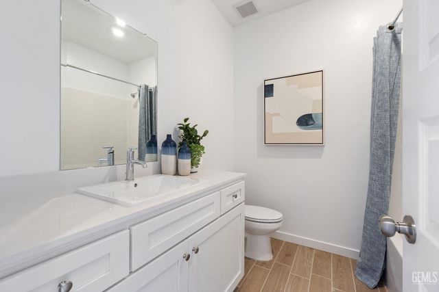 7306 Peach Grove Lane, Bakersfield, CA 93313