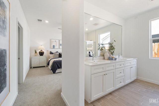 7306 Peach Grove Lane, Bakersfield, CA 93313