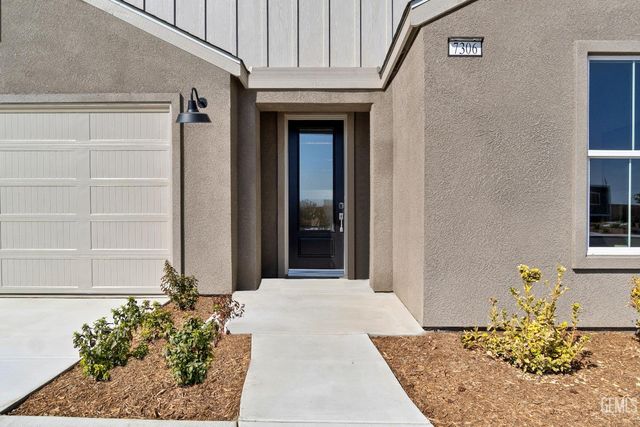 7306 Peach Grove Lane, Bakersfield, CA 93313