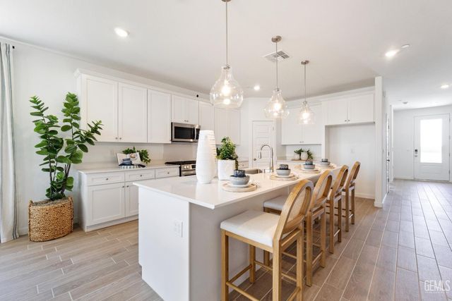 7306 Peach Grove Lane, Bakersfield, CA 93313