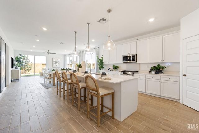 7306 Peach Grove Lane, Bakersfield, CA 93313