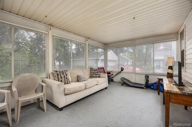 15584 Semrau Avenue, Eastpointe, MI 48021