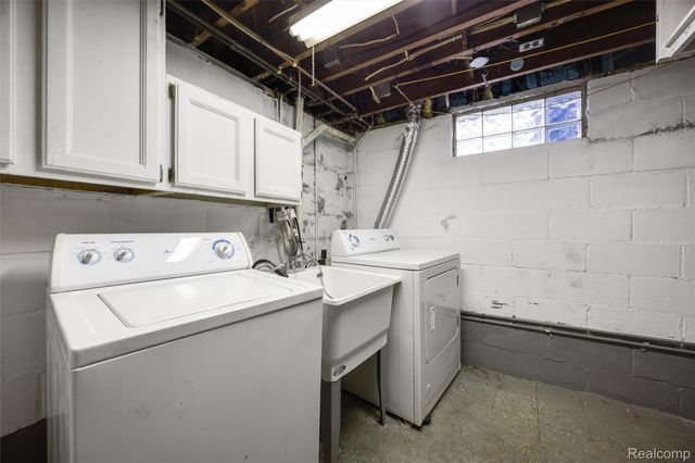 15584 Semrau Avenue, Eastpointe, MI 48021
