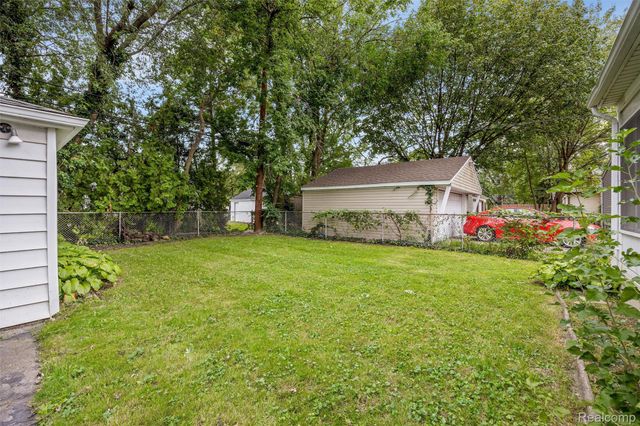 15584 Semrau Avenue, Eastpointe, MI 48021