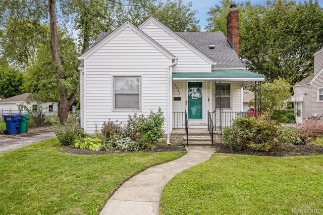 15584 Semrau Avenue, Eastpointe, MI 48021