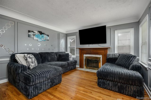15584 Semrau Avenue, Eastpointe, MI 48021