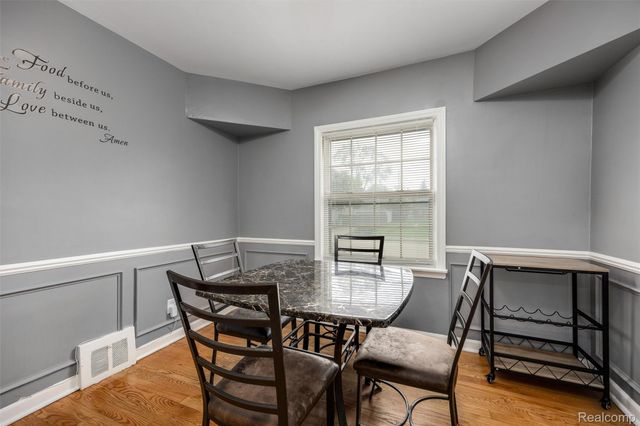 15584 Semrau Avenue, Eastpointe, MI 48021