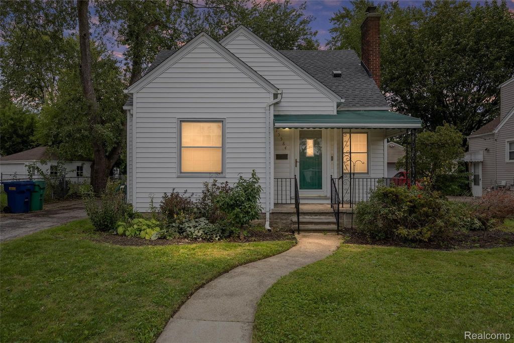 15584 Semrau Avenue, Eastpointe, MI 48021