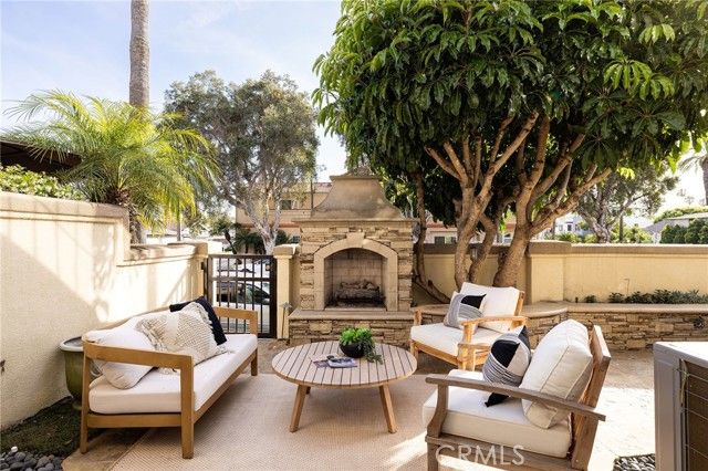 513 Pierside Circle, Huntington Beach, CA 92648