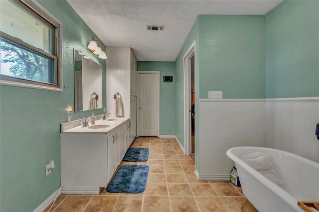 116 Nottingham Circle, Bridgeport, TX 76426