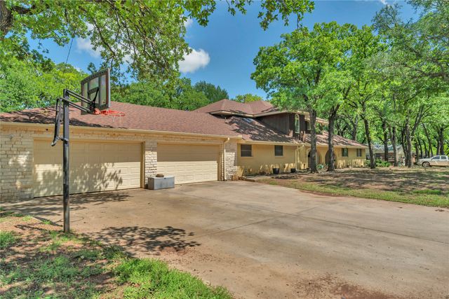116 Nottingham Circle, Bridgeport, TX 76426