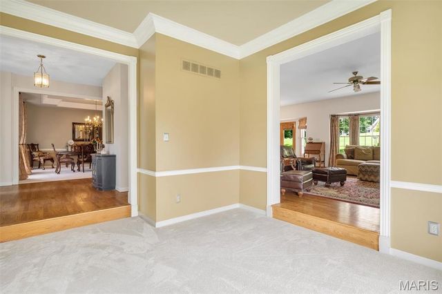 12543 Sunset Drive, St Louis, MO 63128