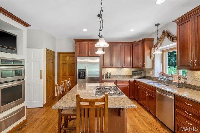 12543 Sunset Drive, St Louis, MO 63128