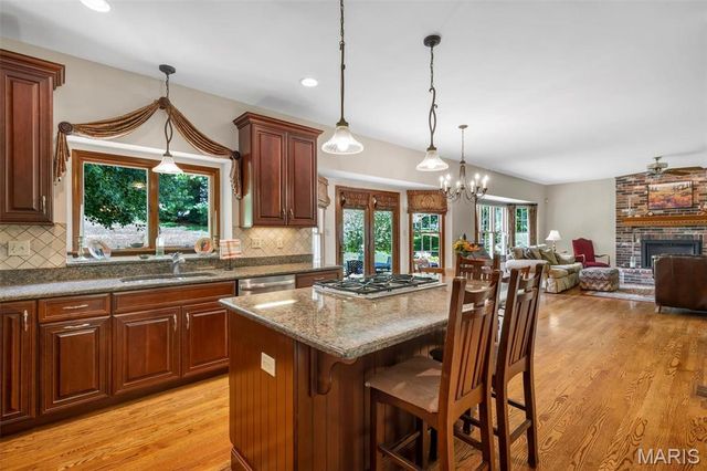 12543 Sunset Drive, St Louis, MO 63128