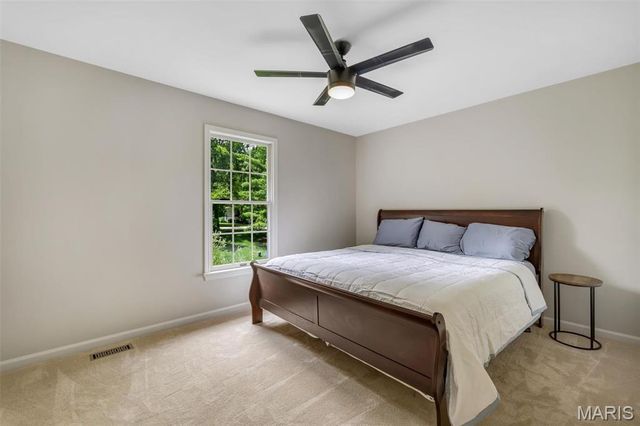 12543 Sunset Drive, St Louis, MO 63128